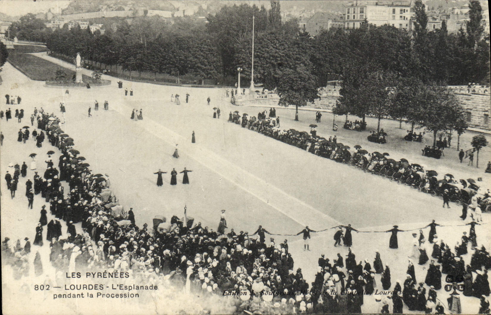 CPA Lourdes L'Esplanade Pendant la Procession