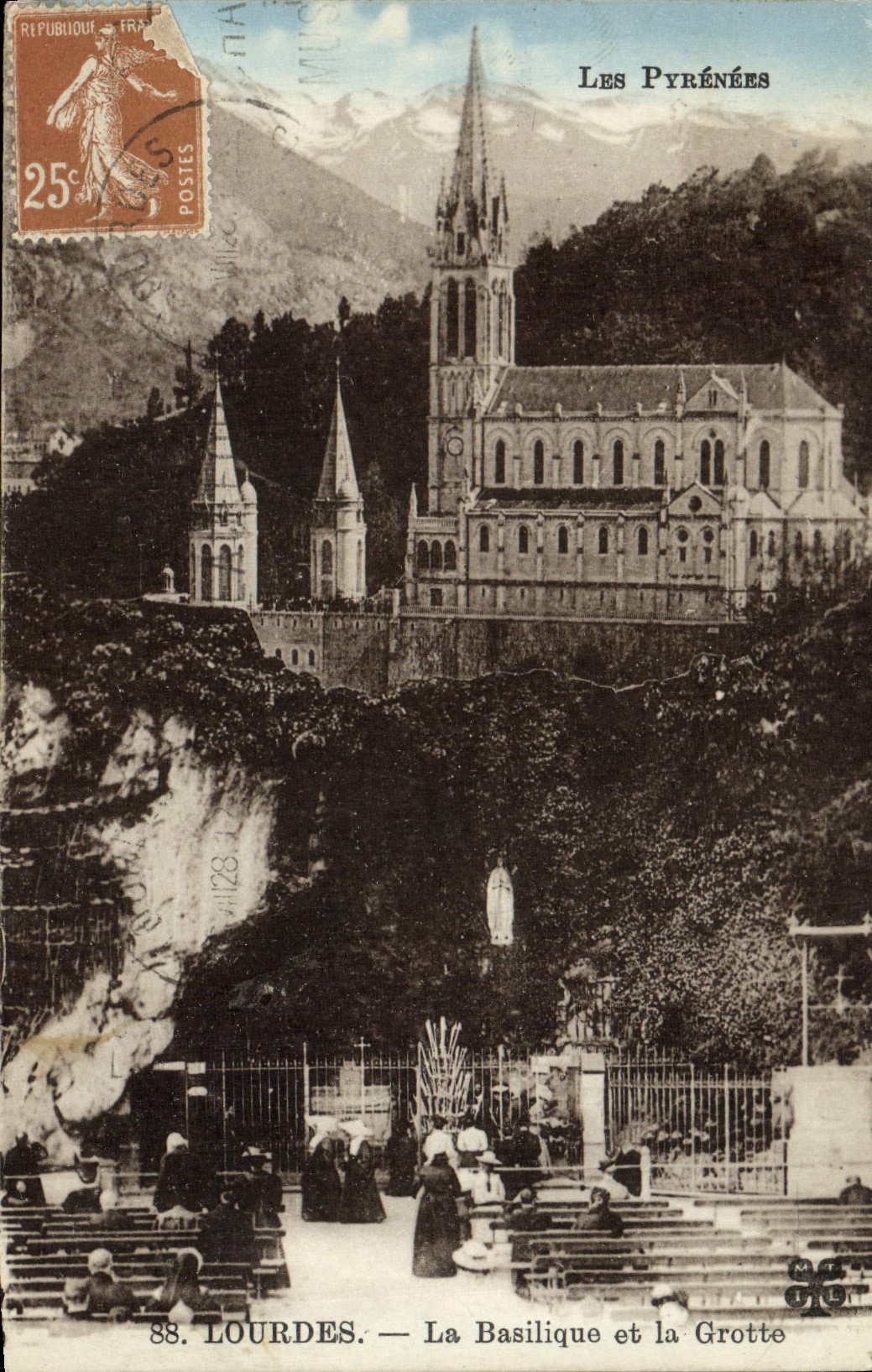 CPA Lourdes La Basilique et la Grotte