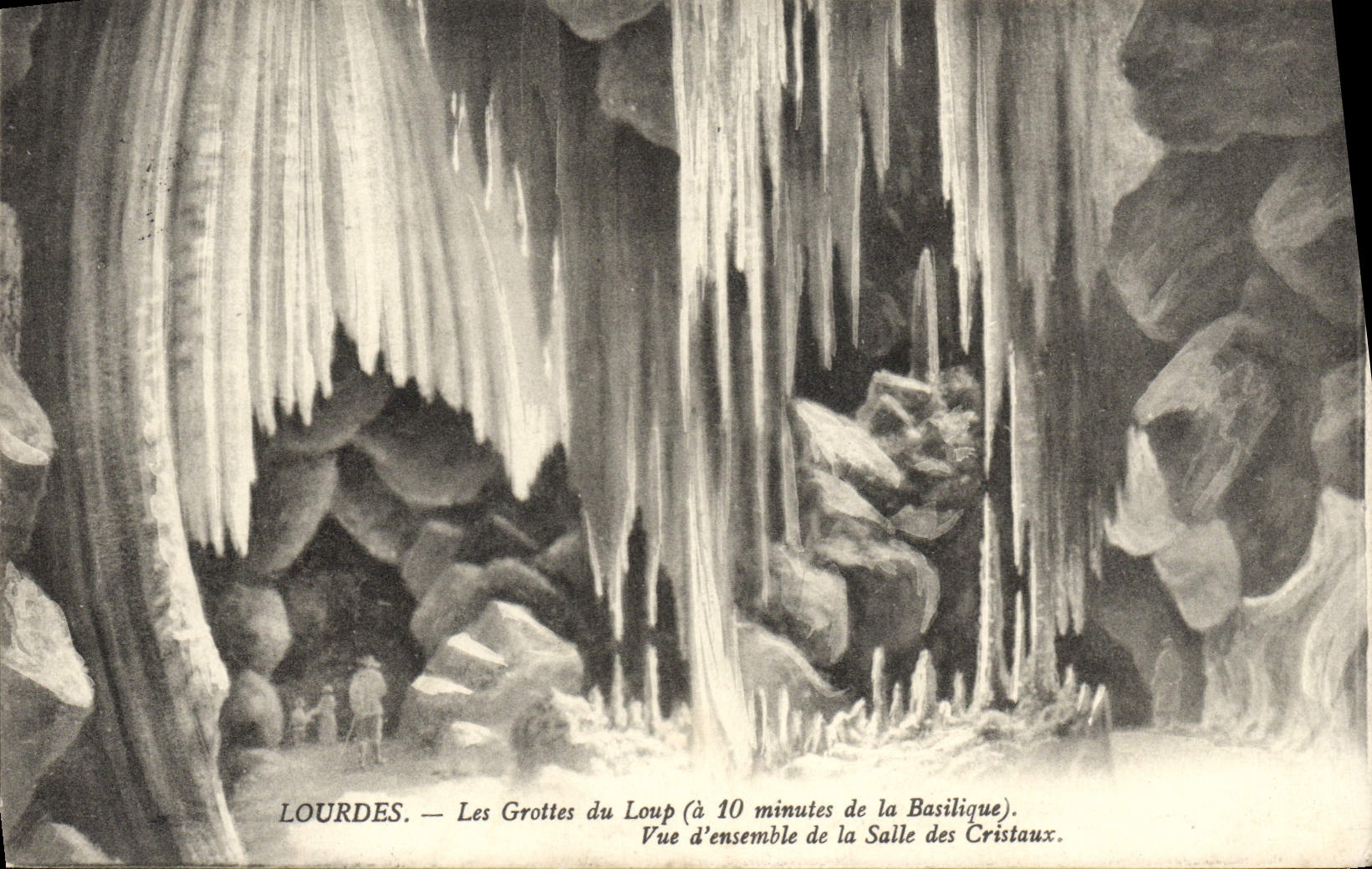 CPA Lourdes Les Grottes de Loup a 10 minutes de la basilique Vue d'ensemble de la salle des cristaux