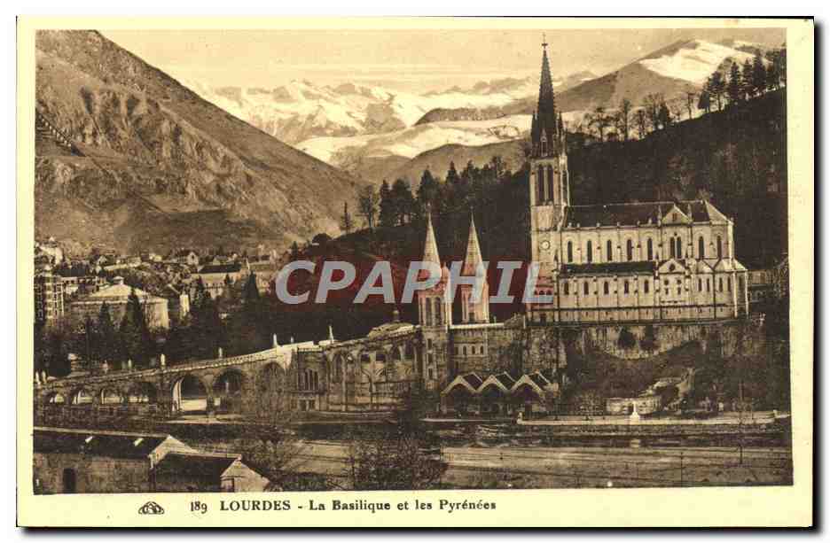 CPA Lourdes La Basilique et les Pyrenees
