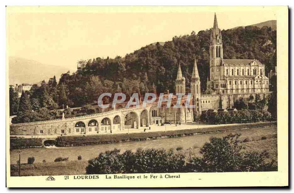 CPA Lourdes La Basilique et le Fer a Cheval