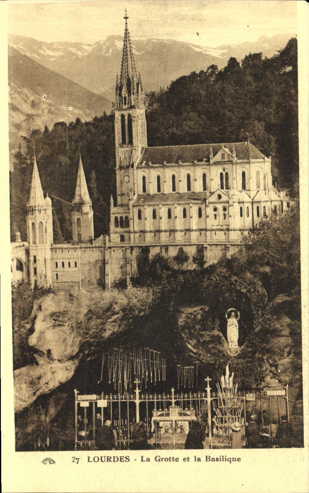 CPA Lourdes La Grotte et le Basilique