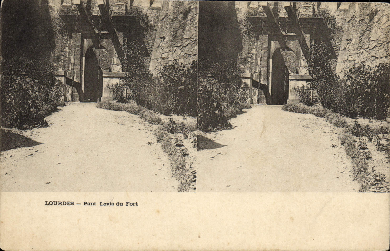 CPA Lourdes Pont Levis du Fort