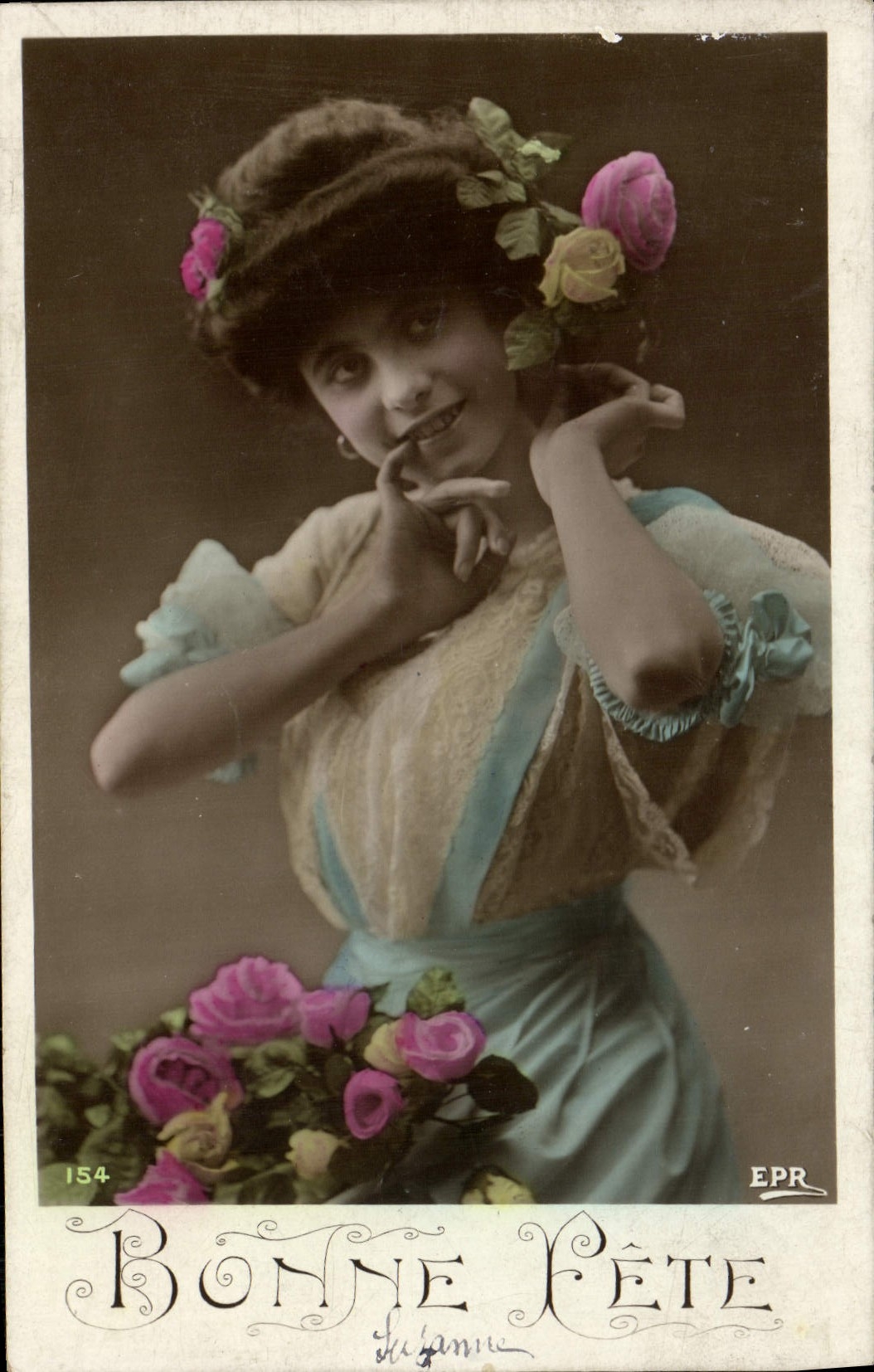 Jeune femme en robe bleue et couronne de roses — Bonne Pête — EPR, n°154