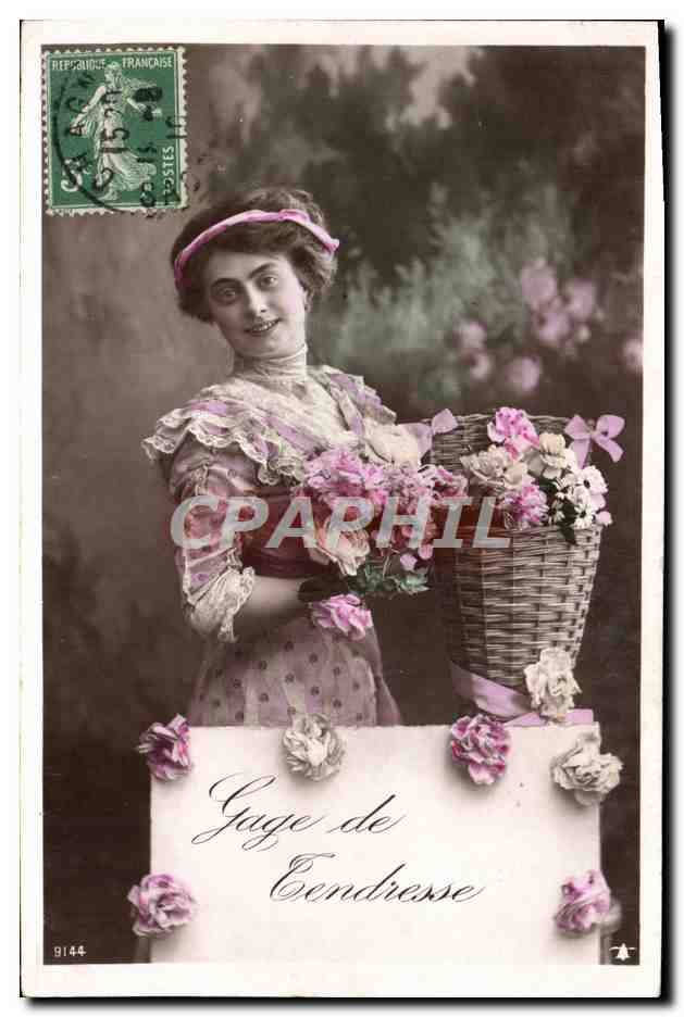 Femme en robe à motifs tenant un panier de fleurs — Gage de tendresse — éditeur inconnu, n° 9144