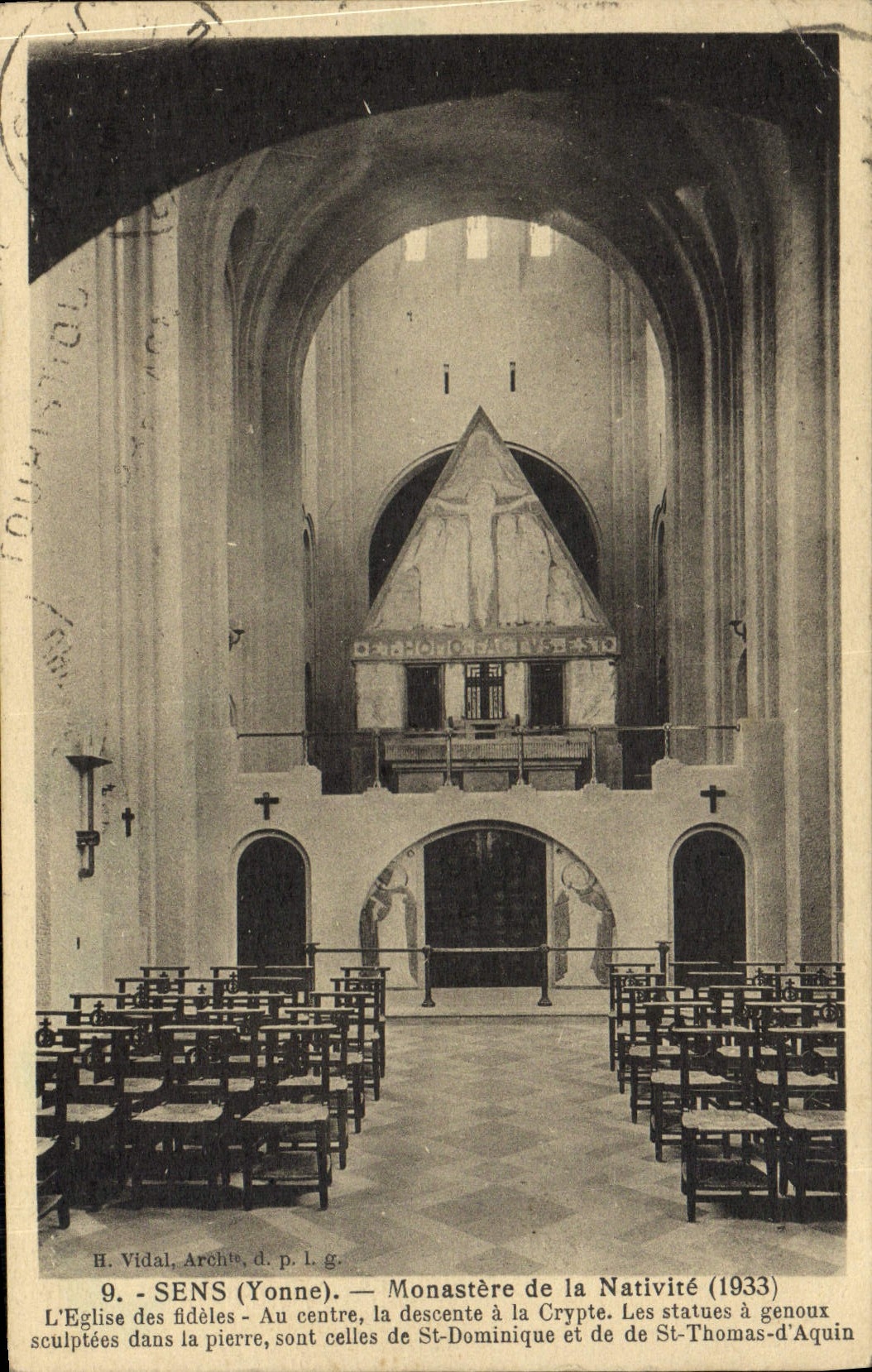 CPA Sens Monastere de la Nativite Eglise des fideles