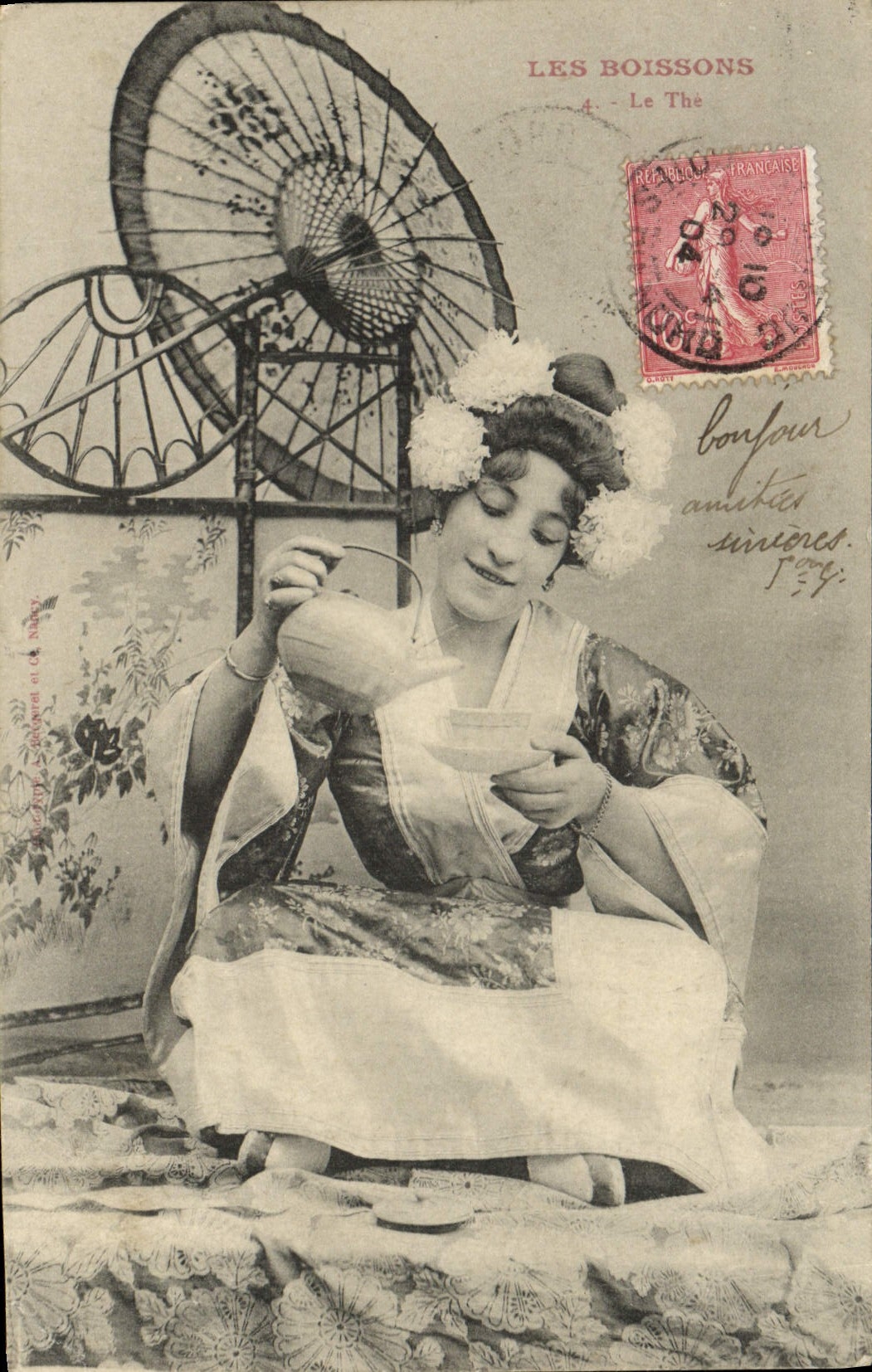 Frau im Kimono, der Tee serviert — Die Getränke, Nr. 4 — Verlag G. Nabet et Cie, Nancy - Vorderseite