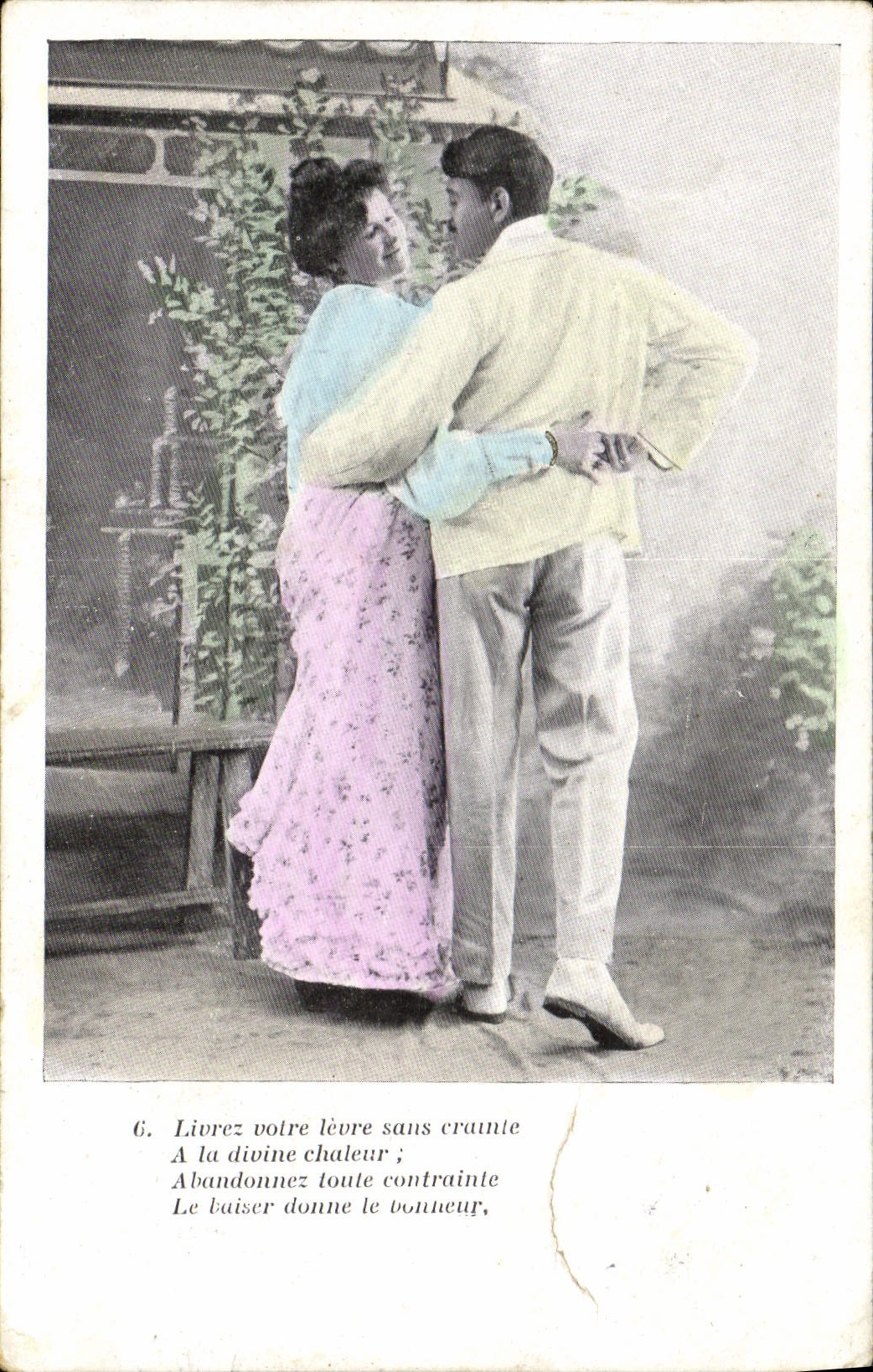 Couple enlacé — texte amoureux — éditeur non identifié, n°6