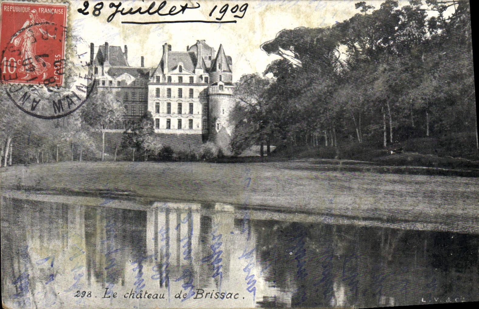 Le château de Brissac — vue avec reflet dans un étang — éditeur L.V. & Cie, n° 298 - Recto