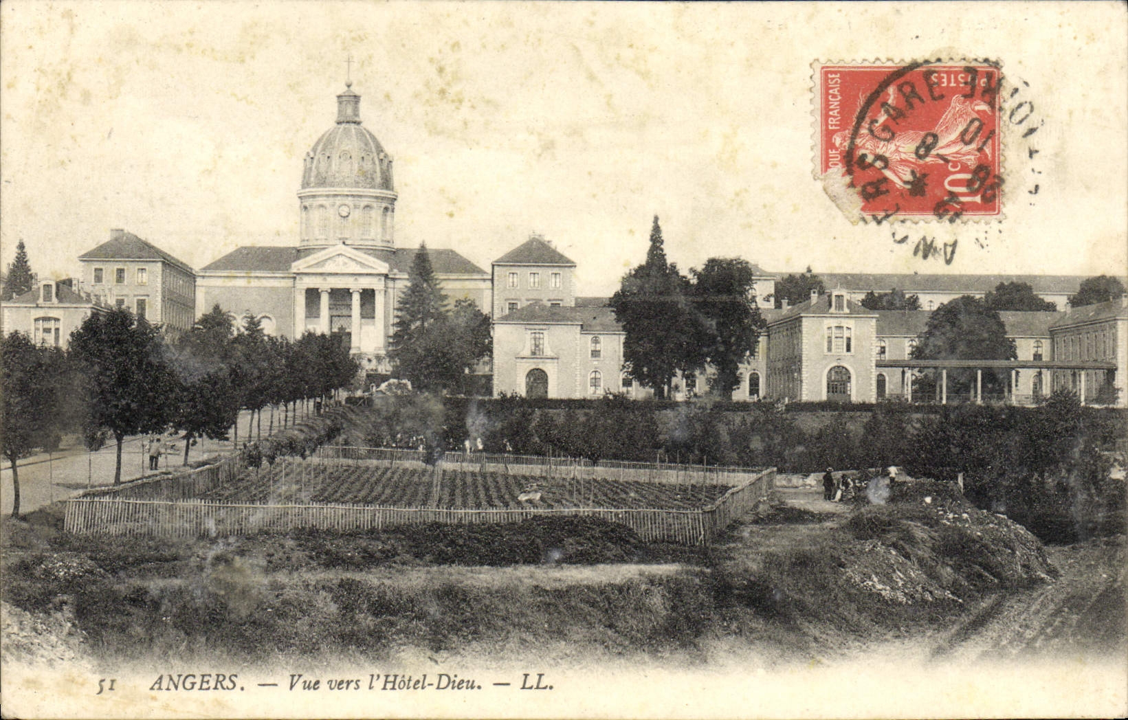 CPA Angers Vue Vers I'Hotel Dieu