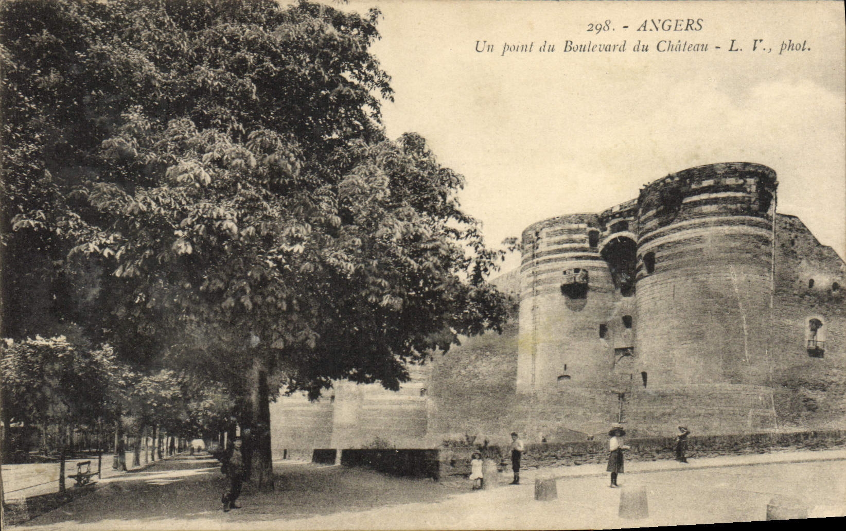 CPA Angers Un Point Du Boulevard Du Choteau