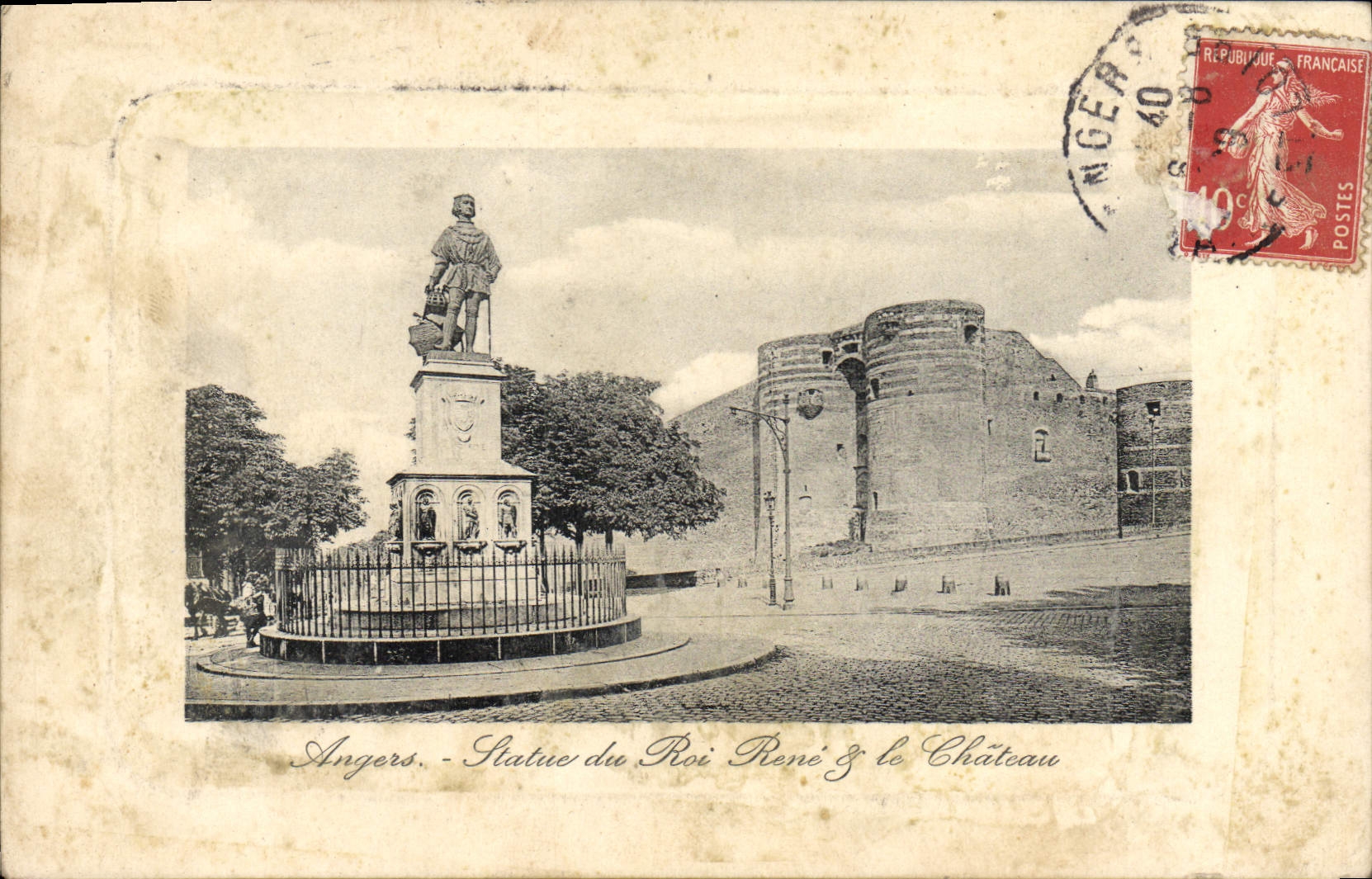 CPA Angers Statue du roi Rene et le chateau 
