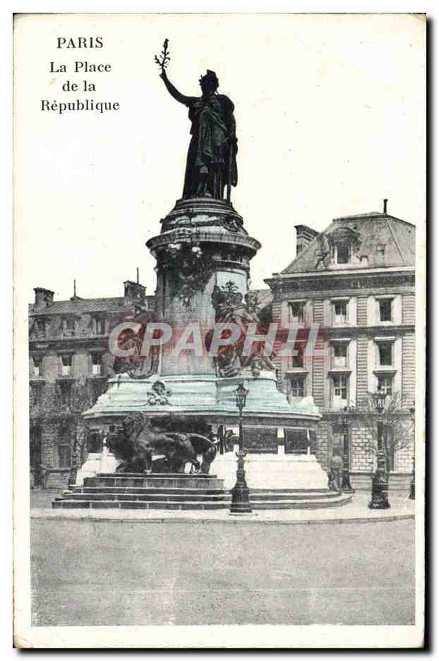CPA Paris La place De La Republique Lion