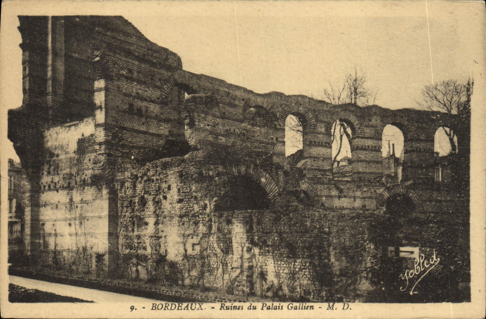 Bordeaux — Ruines du Palais Gallien — Yobled