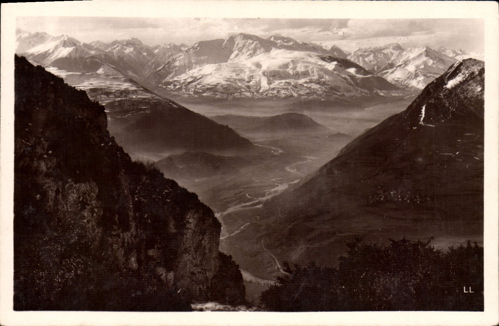 CPA Lourdes La Vallee d'Argeles vue de l'observatoire du Pic du Jer