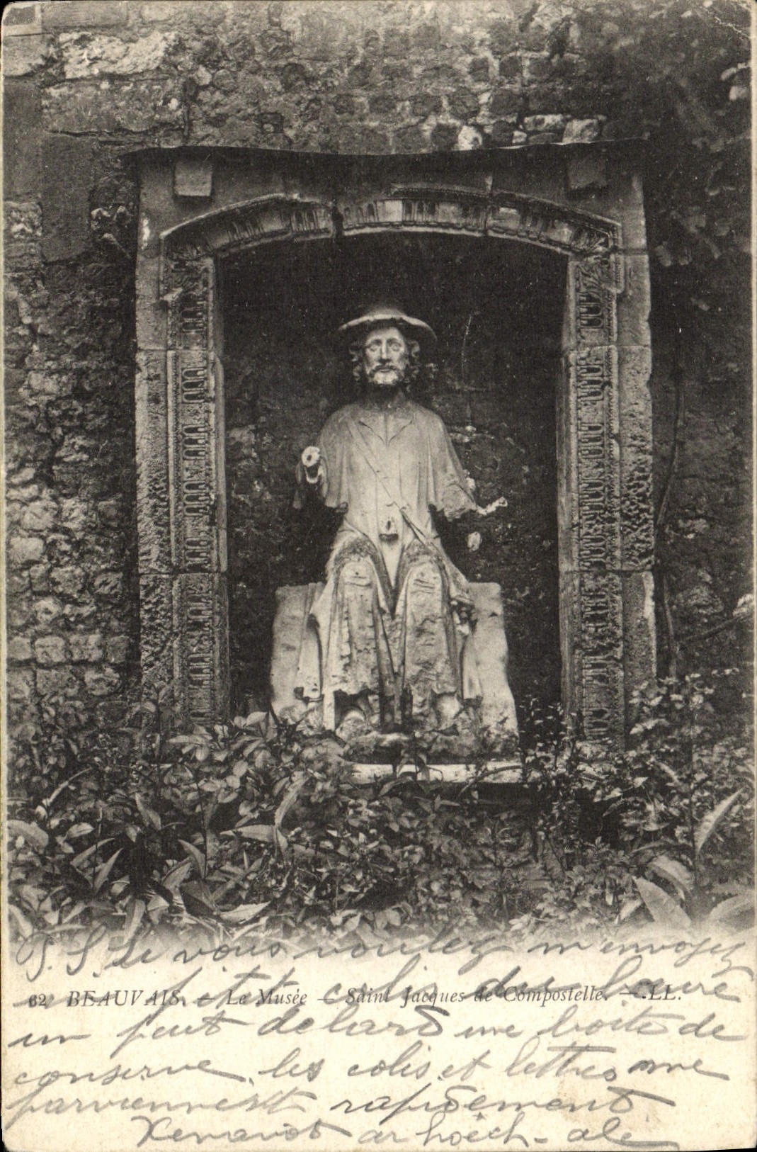 Saint Jacques de Compostelle — statue dans niche — Beaumont