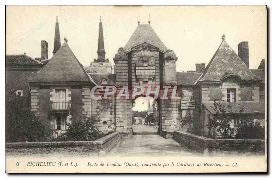 CPA Richelieu Porte de Loudun construite par le Cardinal de Richelieu
