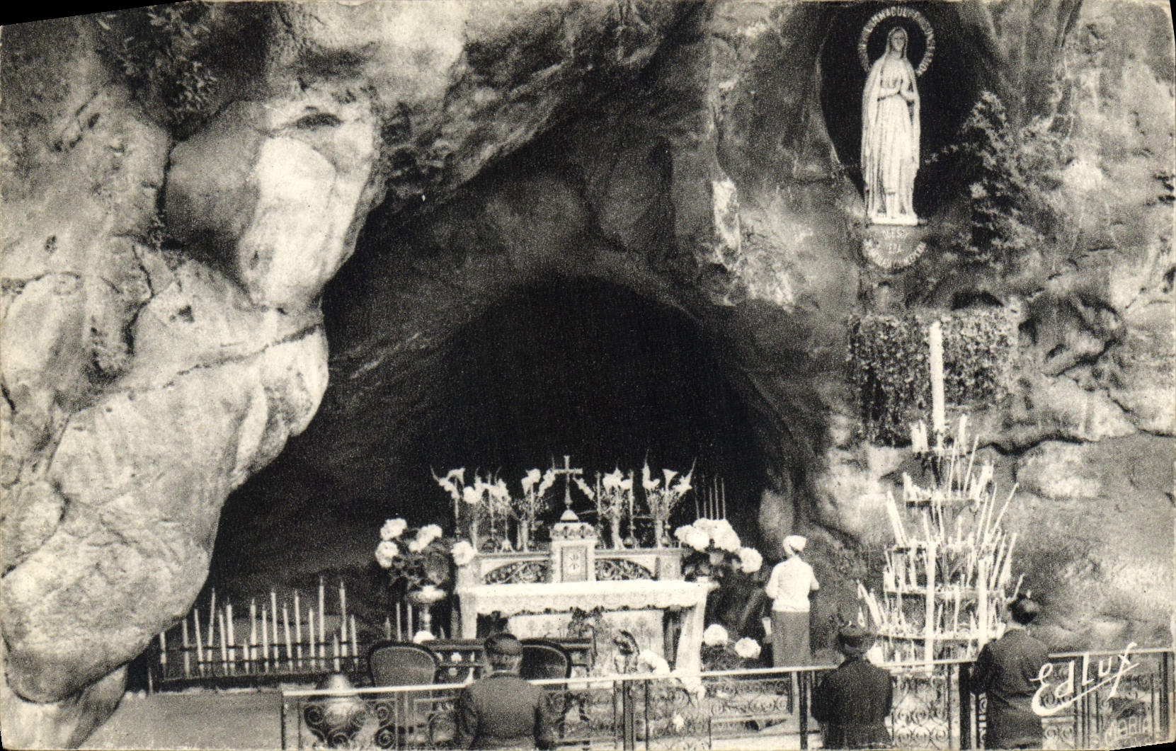 CPA Lourdes La Grotte Miraculeuse