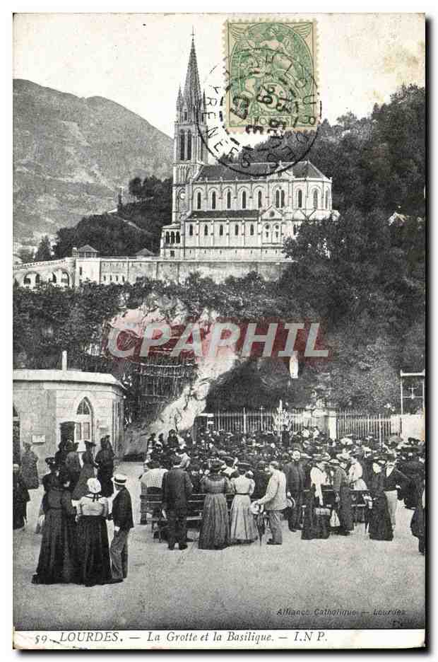 CPA Lourdes La Grotte et la Basilique