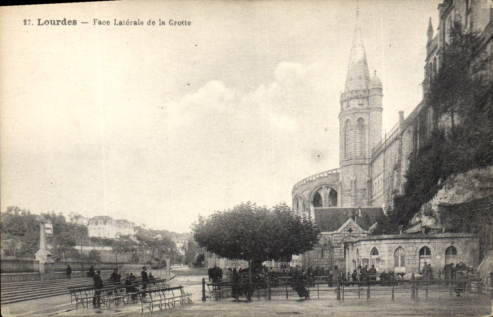 CPA Lourdes Face Laterale de la Grotte