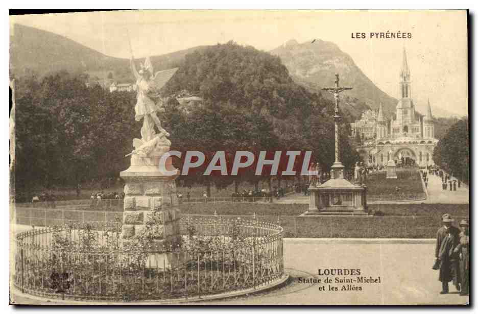 CPA Lourdes Statue de Saint Michel et les Allees