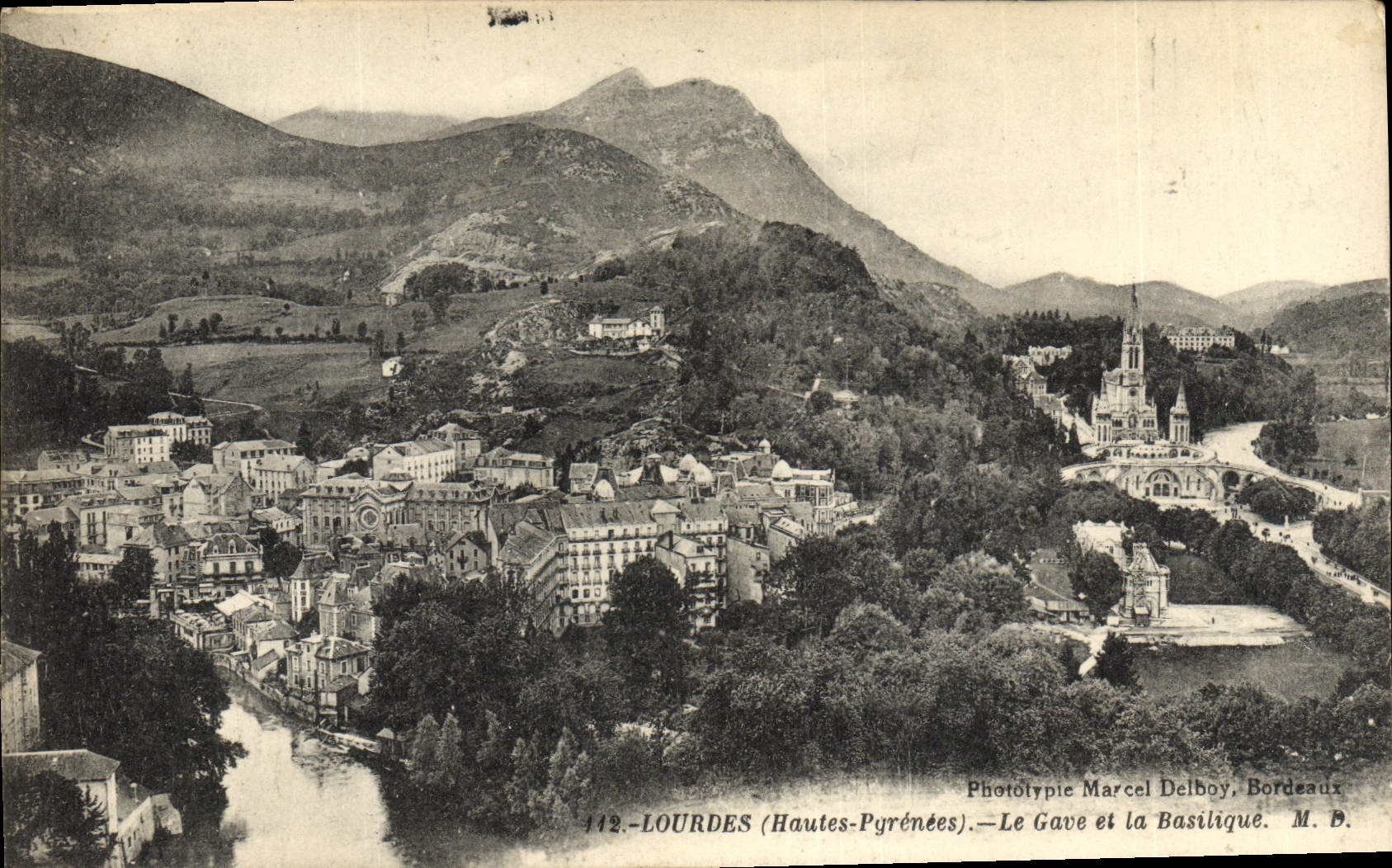 CPA Lourdes Le Gave et la Basilique