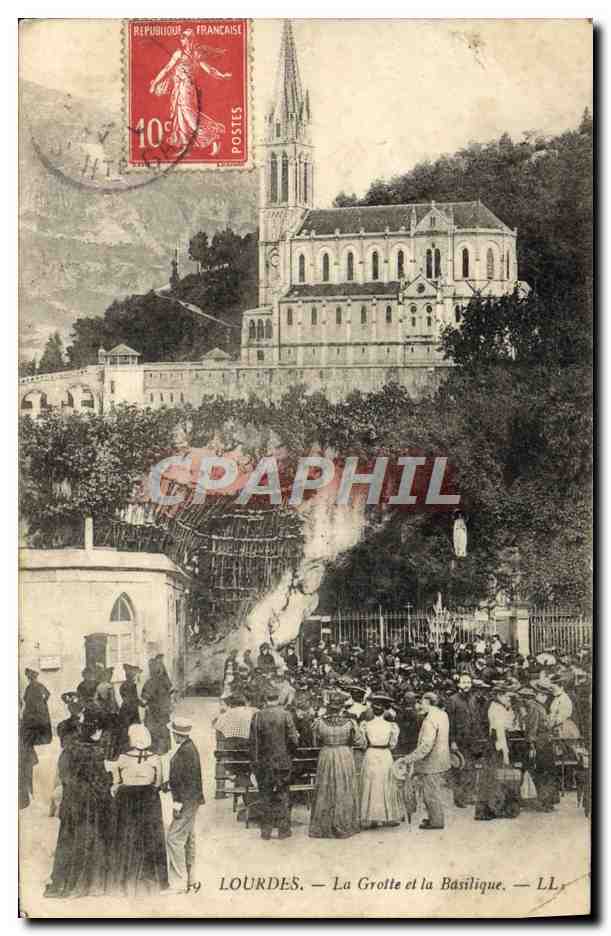 CPA Lourdes La Grotte et la Basilique