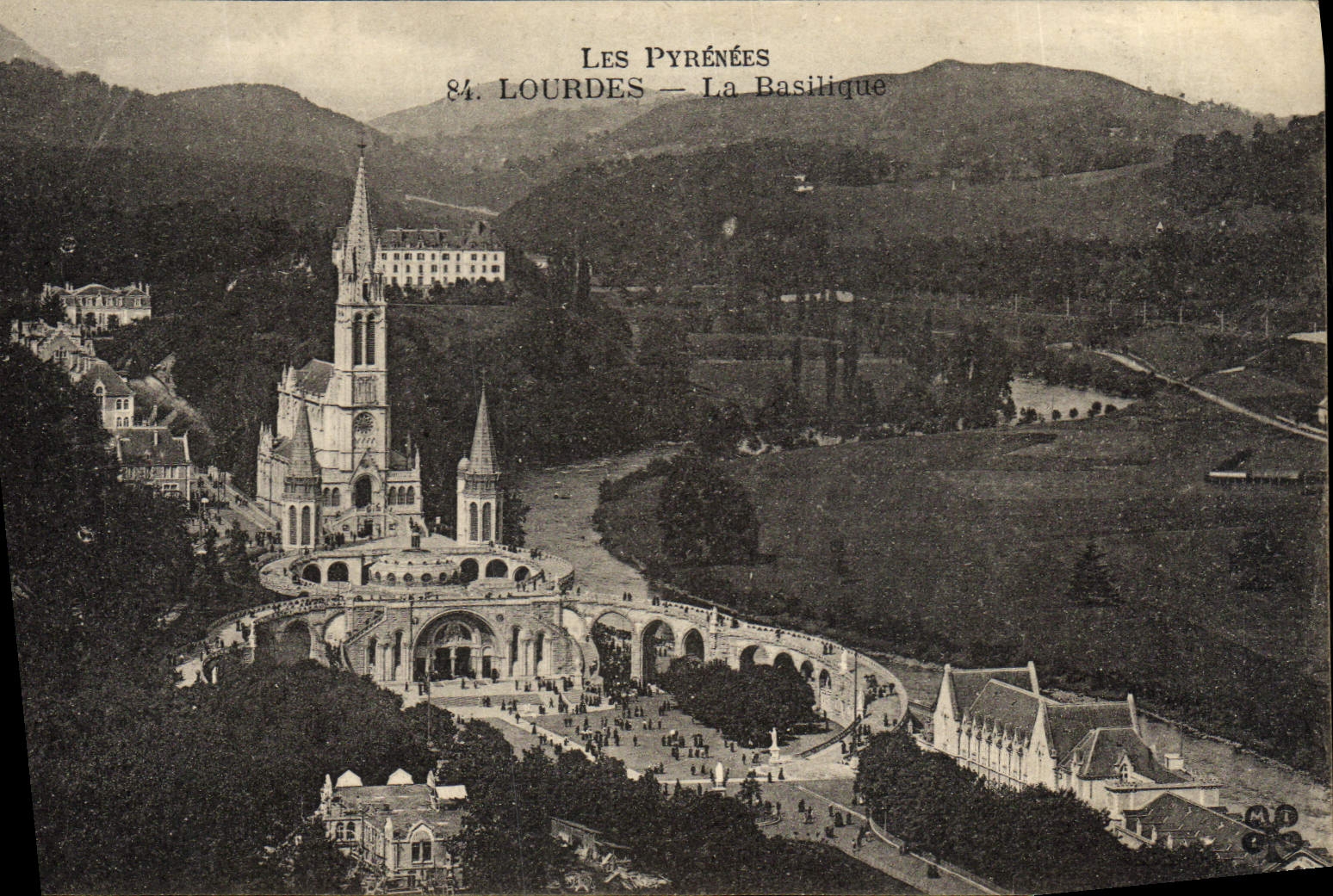 CPA Lourdes La Basilique