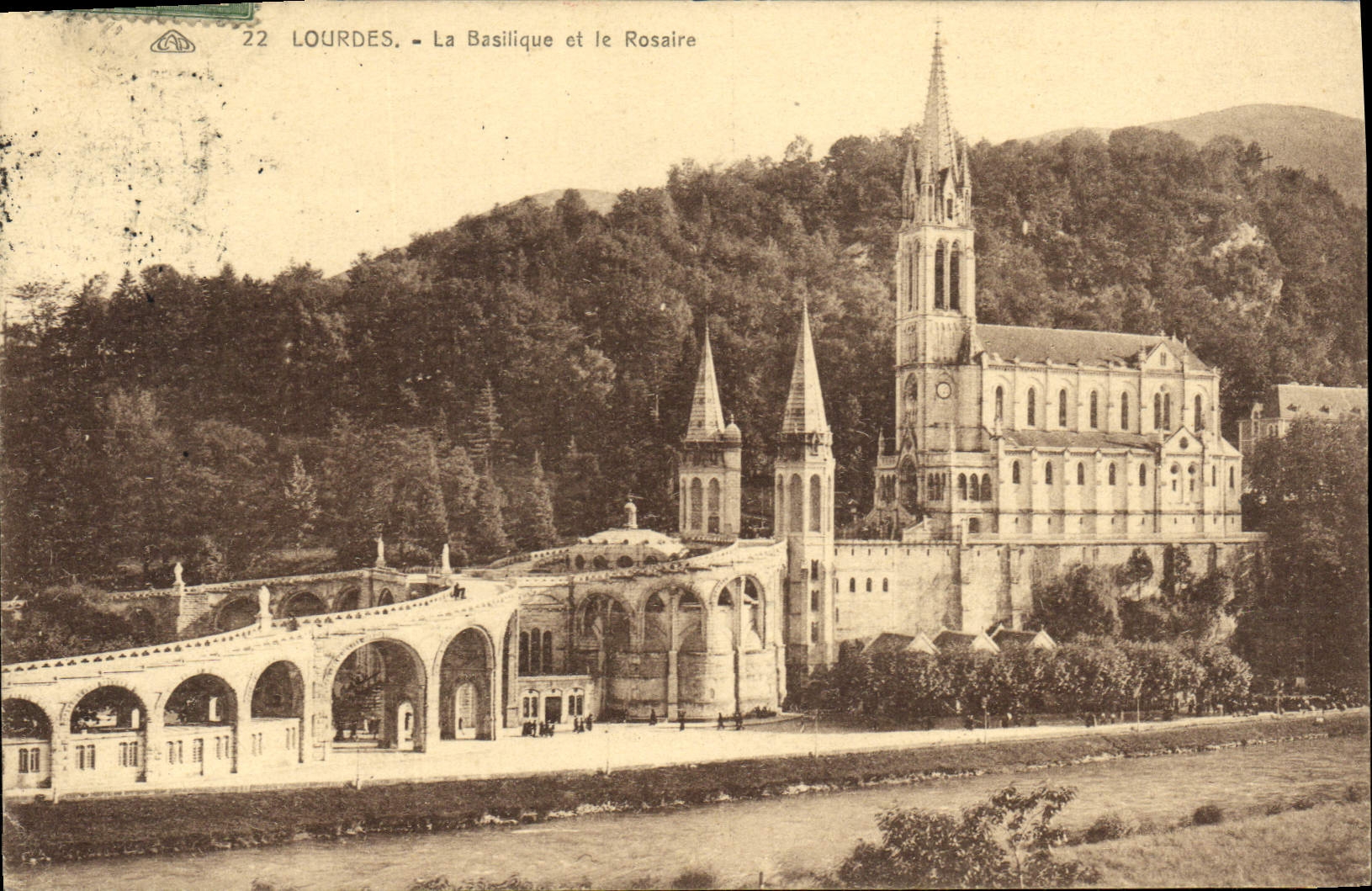 CPA Lourdes La Basilique et le Rosaire