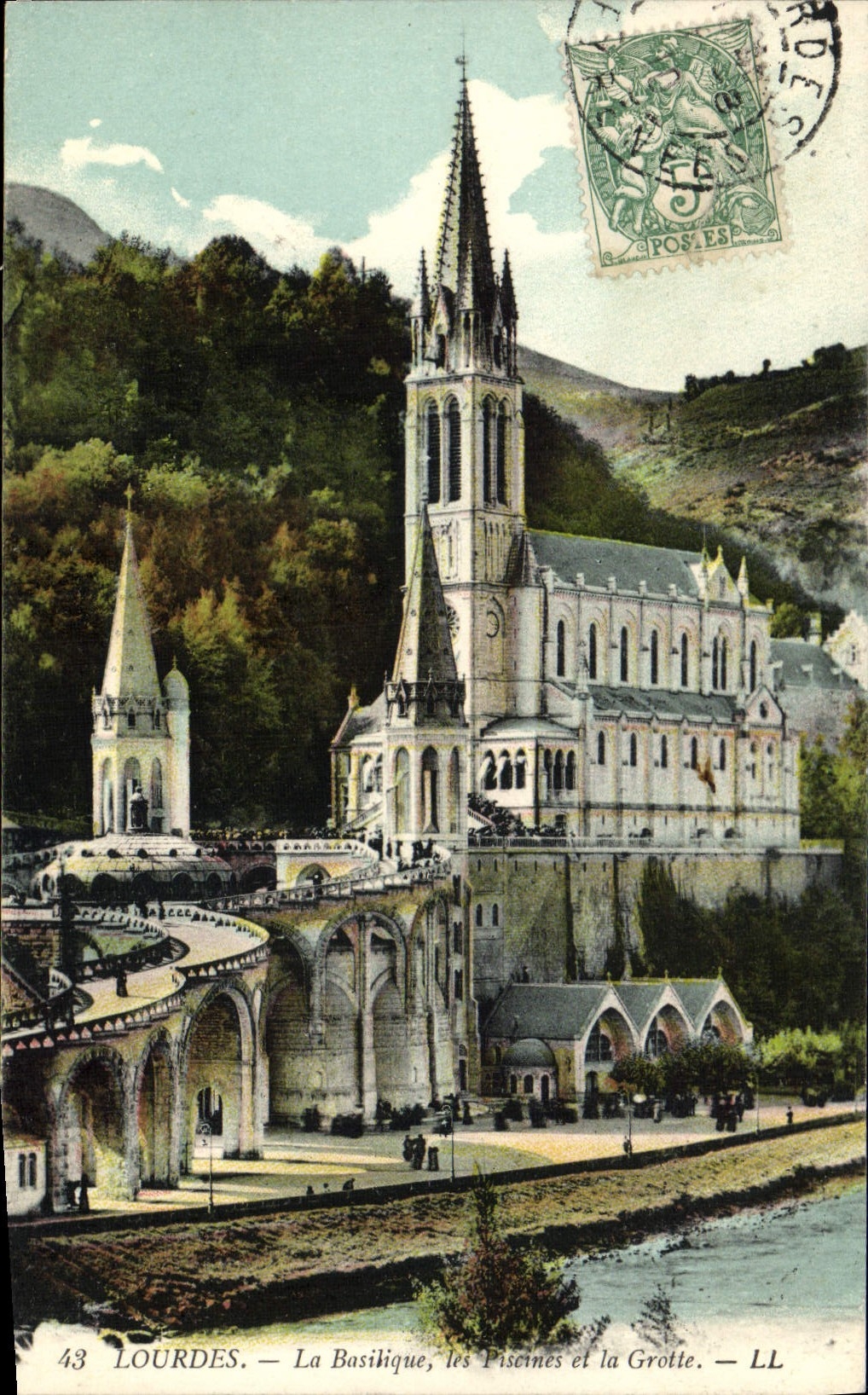 CPA Lourdes La Basilique les Piscines et la Grotte