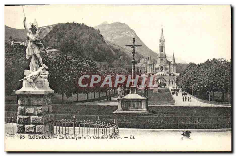 CPA Lourdes La Basilique et le Calvaire Breton