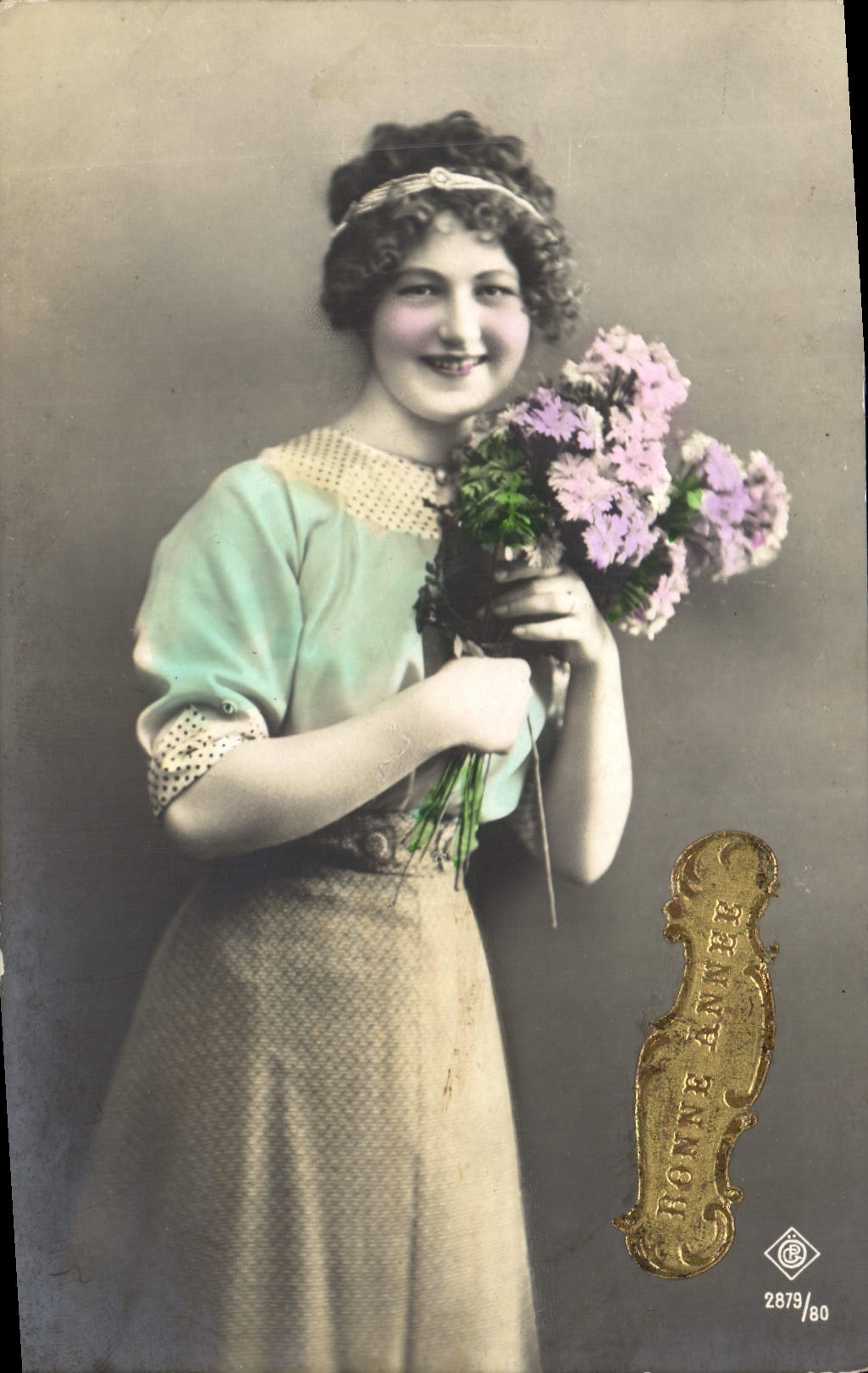 Lächelnde junge Frau mit Blumenbouquet — Frohe Neujahr — n° 2879/80