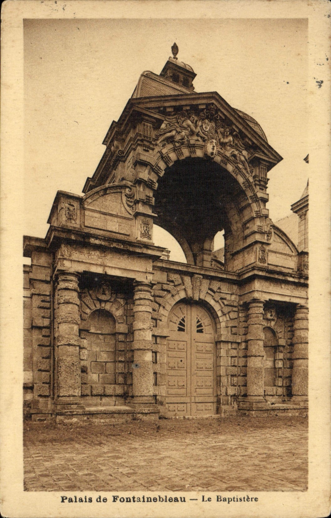 Palazzo di Fontainebleau — Il Battistero — Edizione H. Bernard (Morbihan)