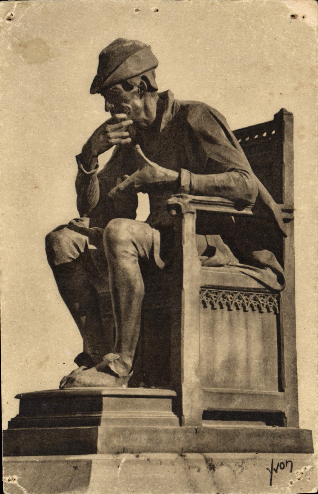 CPA Bourges statue de Louis XI