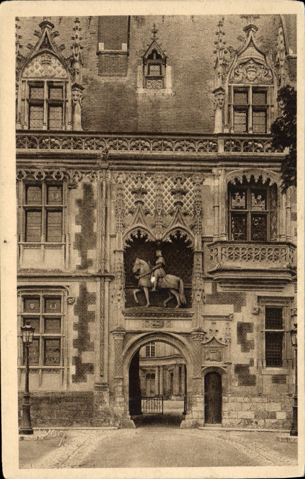 CPA Blois Chateau de Aile Louis XII Le portail