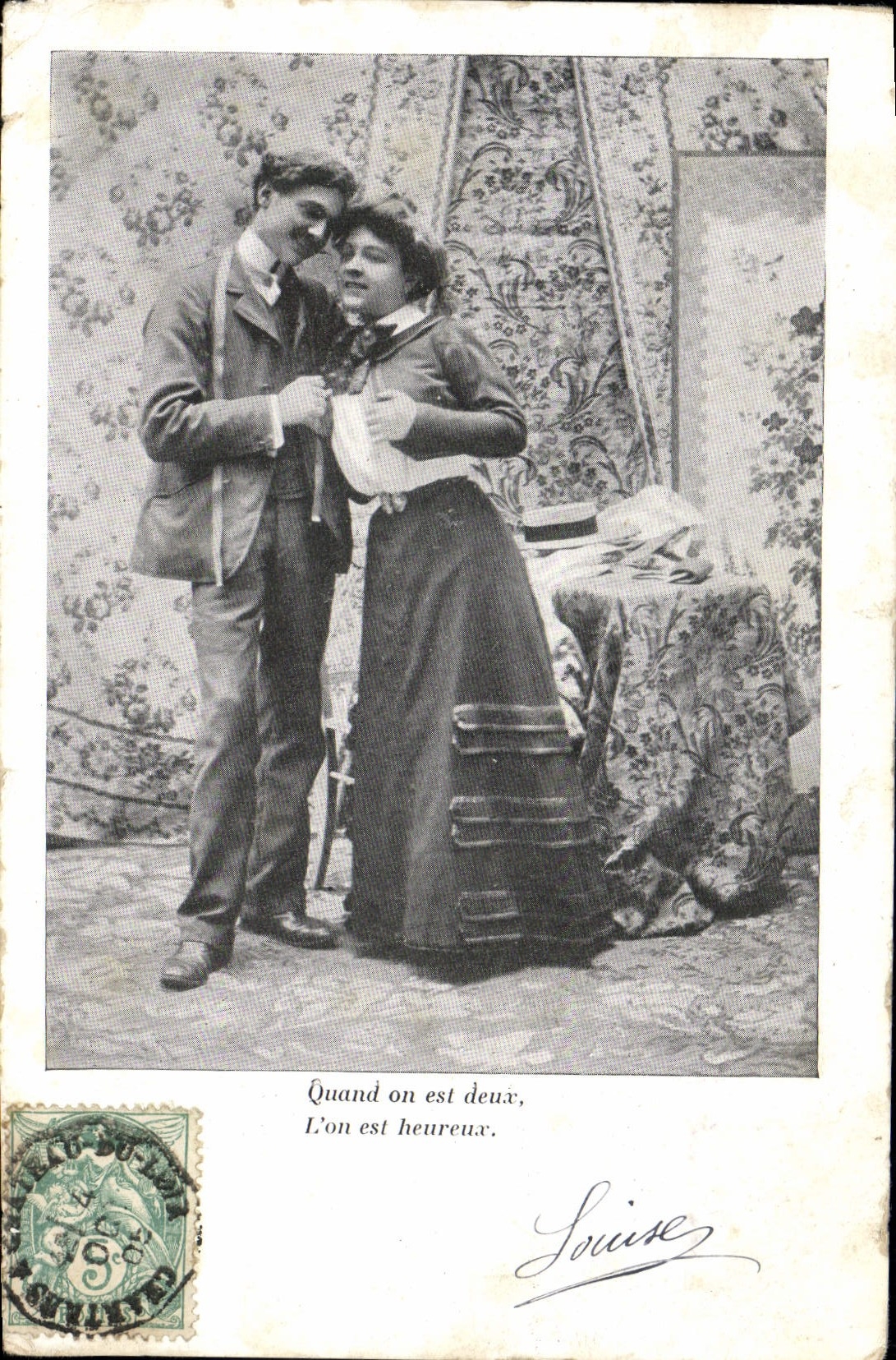CPA Quand On Est Deux L'On Est Heureux Femme