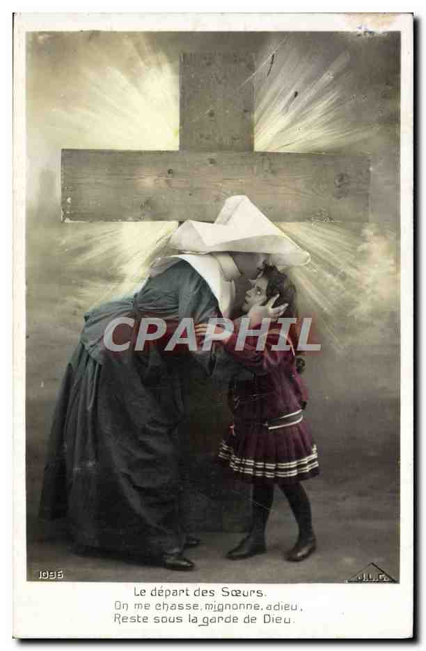 CPA Fantaisie Femme et enfant Religieuse Le depart des soeurs