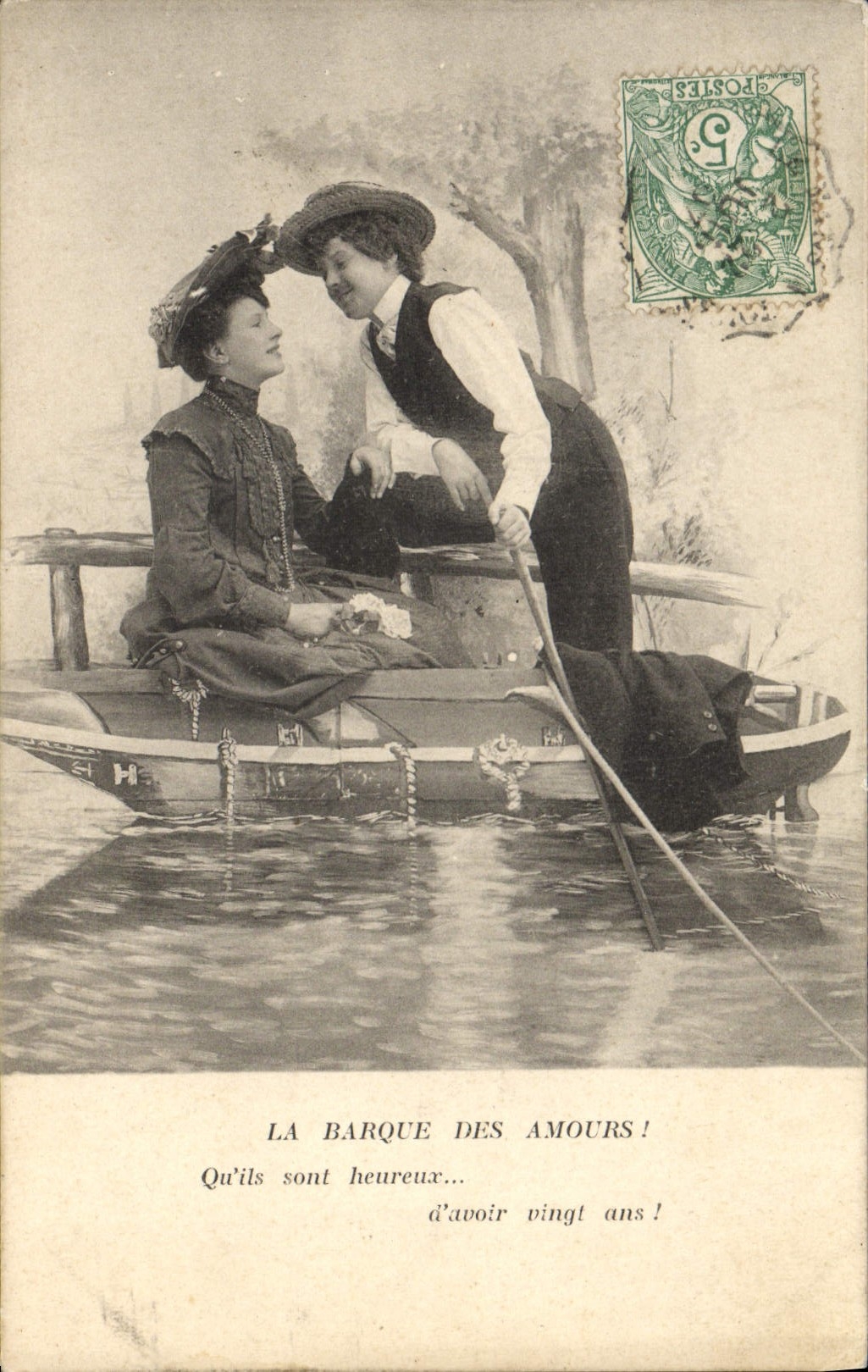 CPA Fantaisie Femme La barque aux amours 