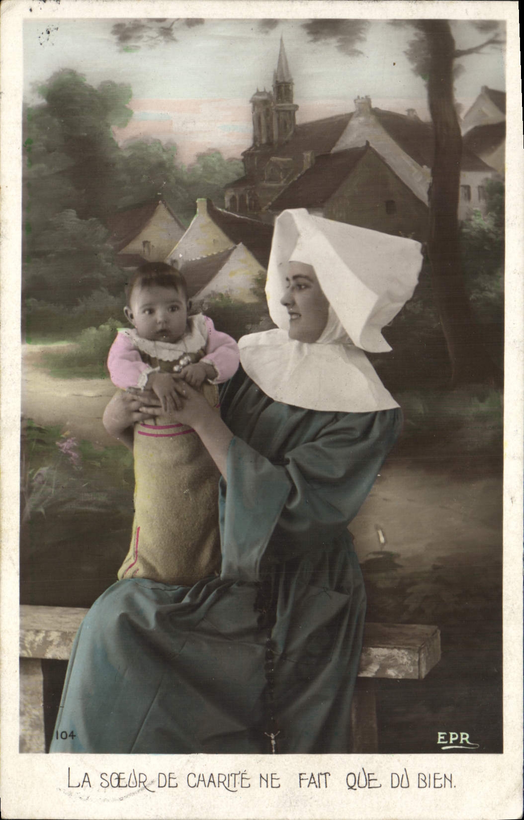 CPA Fantaisie Femme Religieuse Bebe 