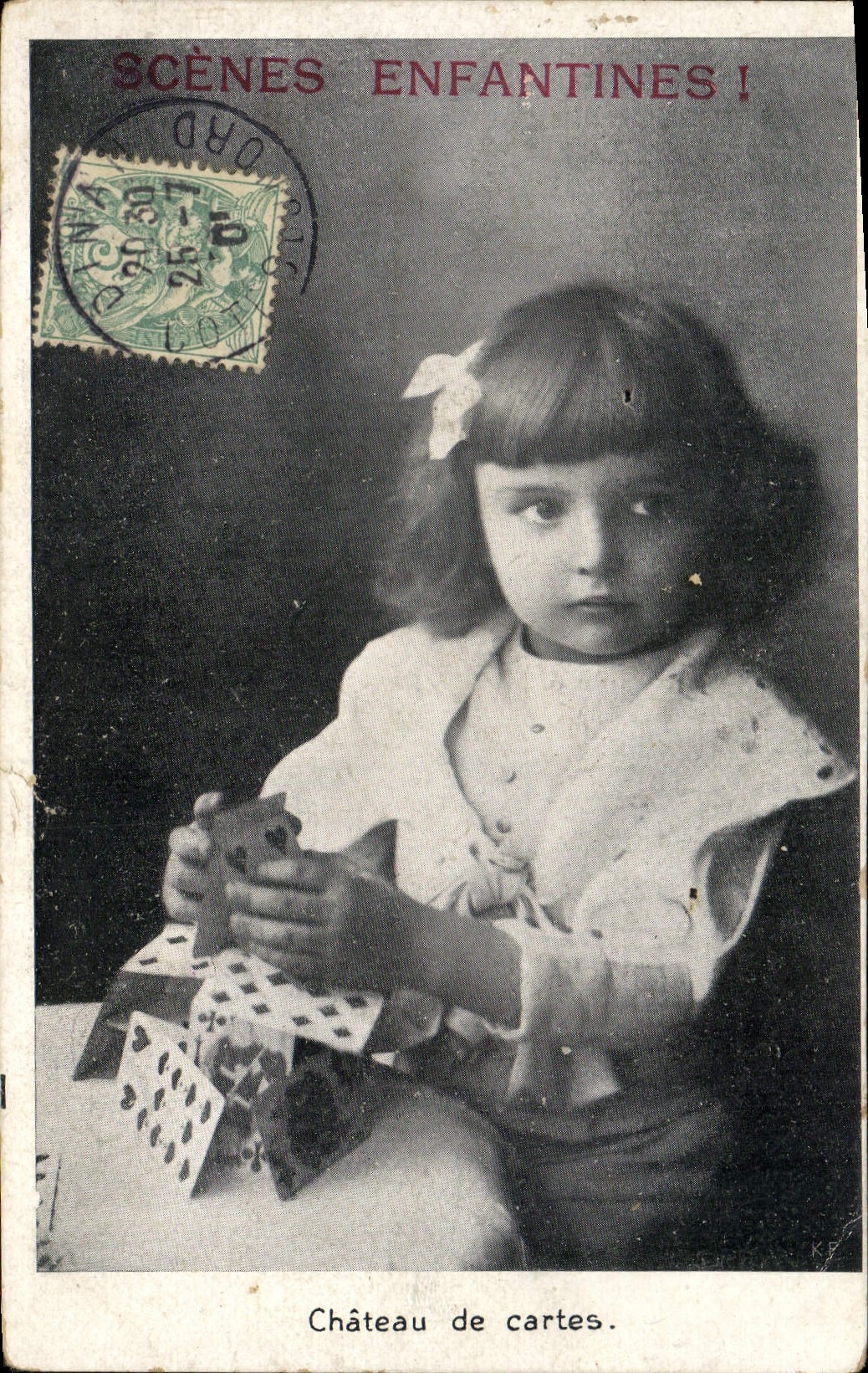 CPA Fantaisie Scenes enfantines Enfant Chateau de cartes