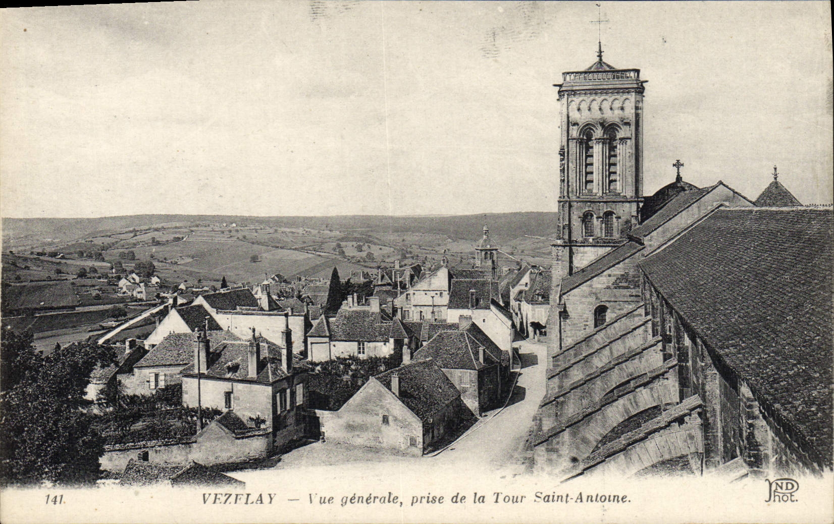 Vezflay — Vue générale, prise de la Tour Saint-Antoine — JND Phot.