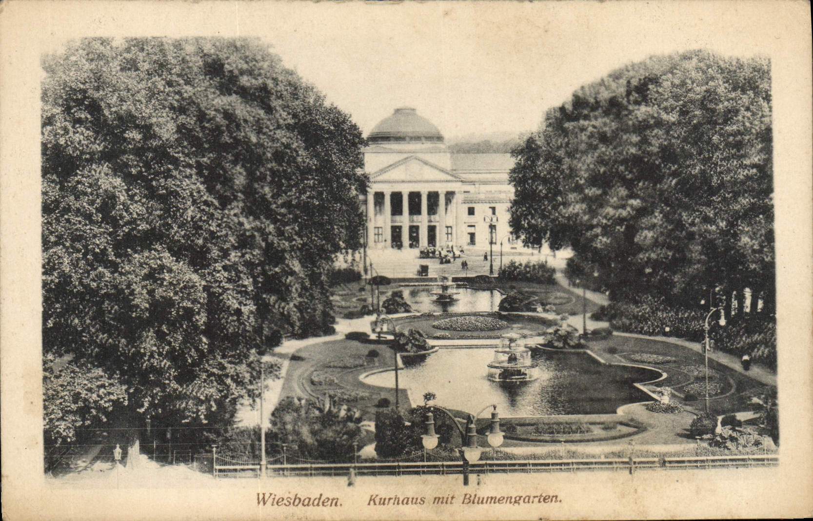 CPA Wiesbaden Kurhaus mit Blumengarten