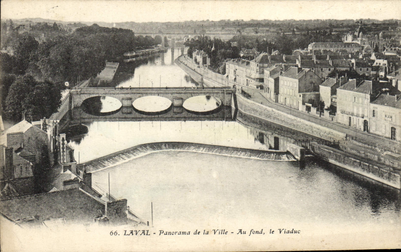 Laval - Panorama der Stadt - Im Hintergrund der Viadukt