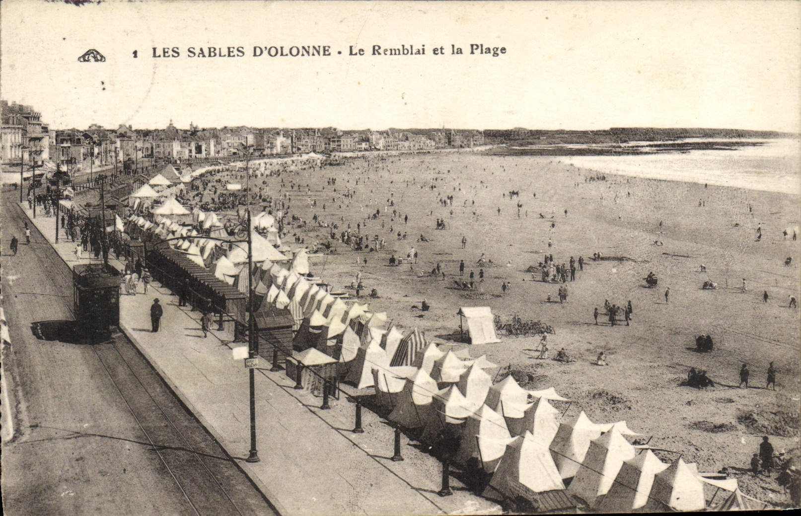 Les Sables d'Olonne — Le Remblai et la Plage — Éditeur non identifié, n° 1