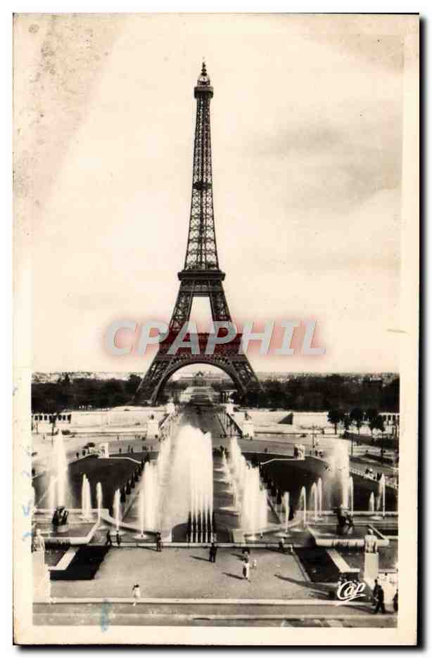 CPM Paris Les Fontaines Du Palais De Chaillot Et La Tour Eiffel
