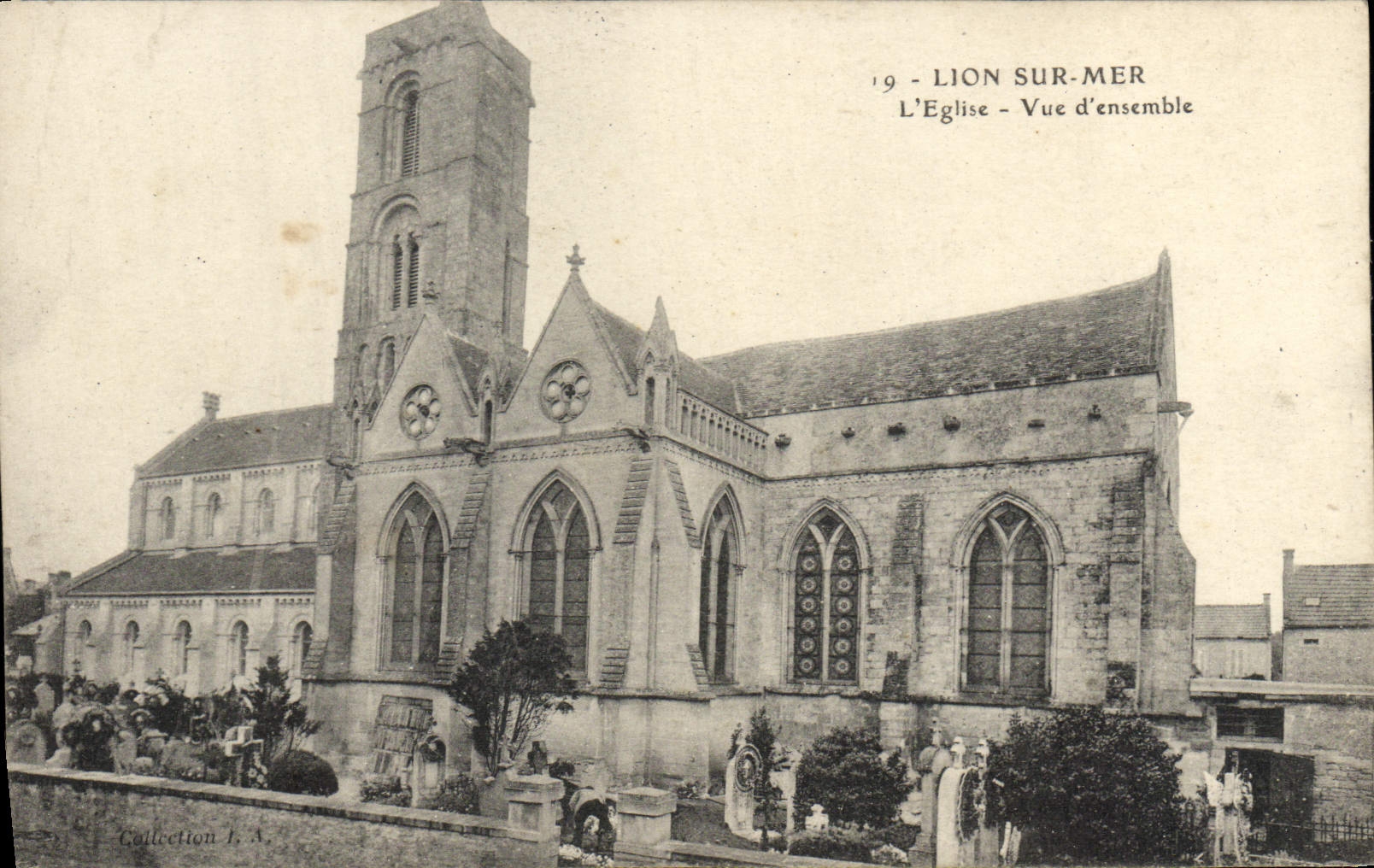 Lion-sur-Mer — L'Église — Vue d'ensemble — Collection J.A.