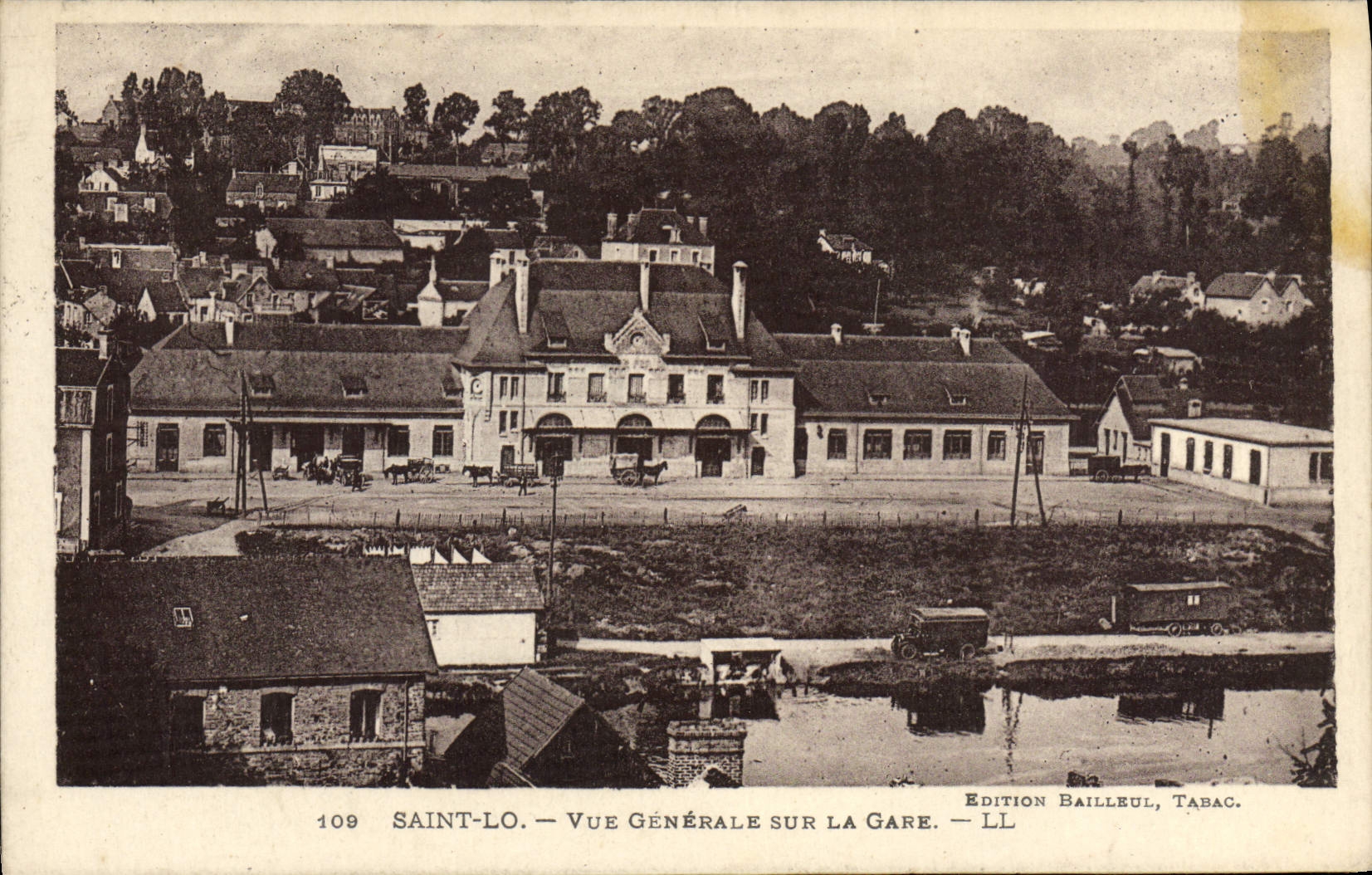 Saint-Lô — Vue générale sur la gare — Édition Bailleul, Tabac.