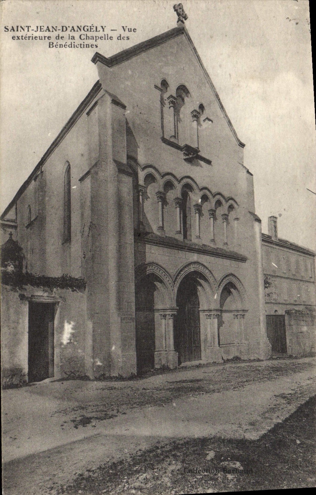 CPA Saint Jean d'Angely Vue Exterieure De la Chapelle Des Benedictines