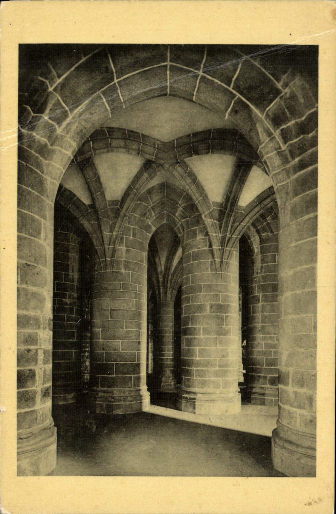 Crypte des Gros Piliers — Abbaye du Mont Saint-Michel — Édition des Monuments Historiques