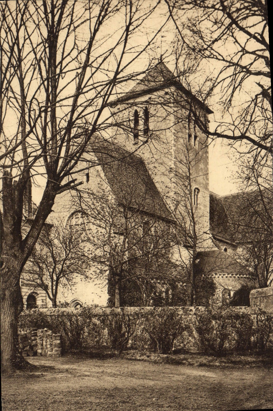 CPA Le Clocher De L'Eglise Abbatiale St Pieire De Solesmes Sarthe